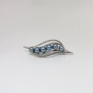 925 Silver Pod Brooch with Blue Akoya Pearls